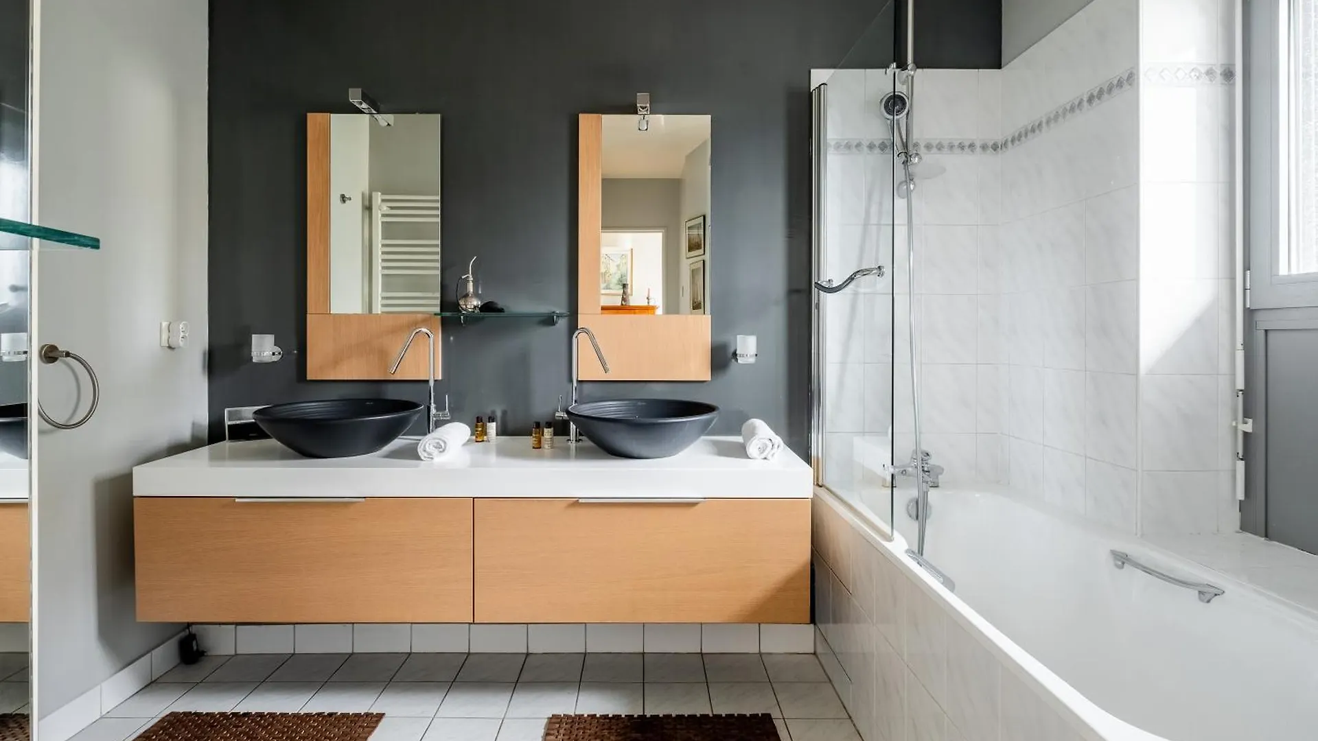 Veeve - Aligre Heights Apartment Paris France